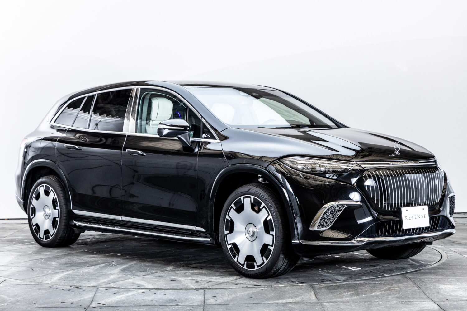 EQS SUV 680ファーストクラスPKG 4WD 左H