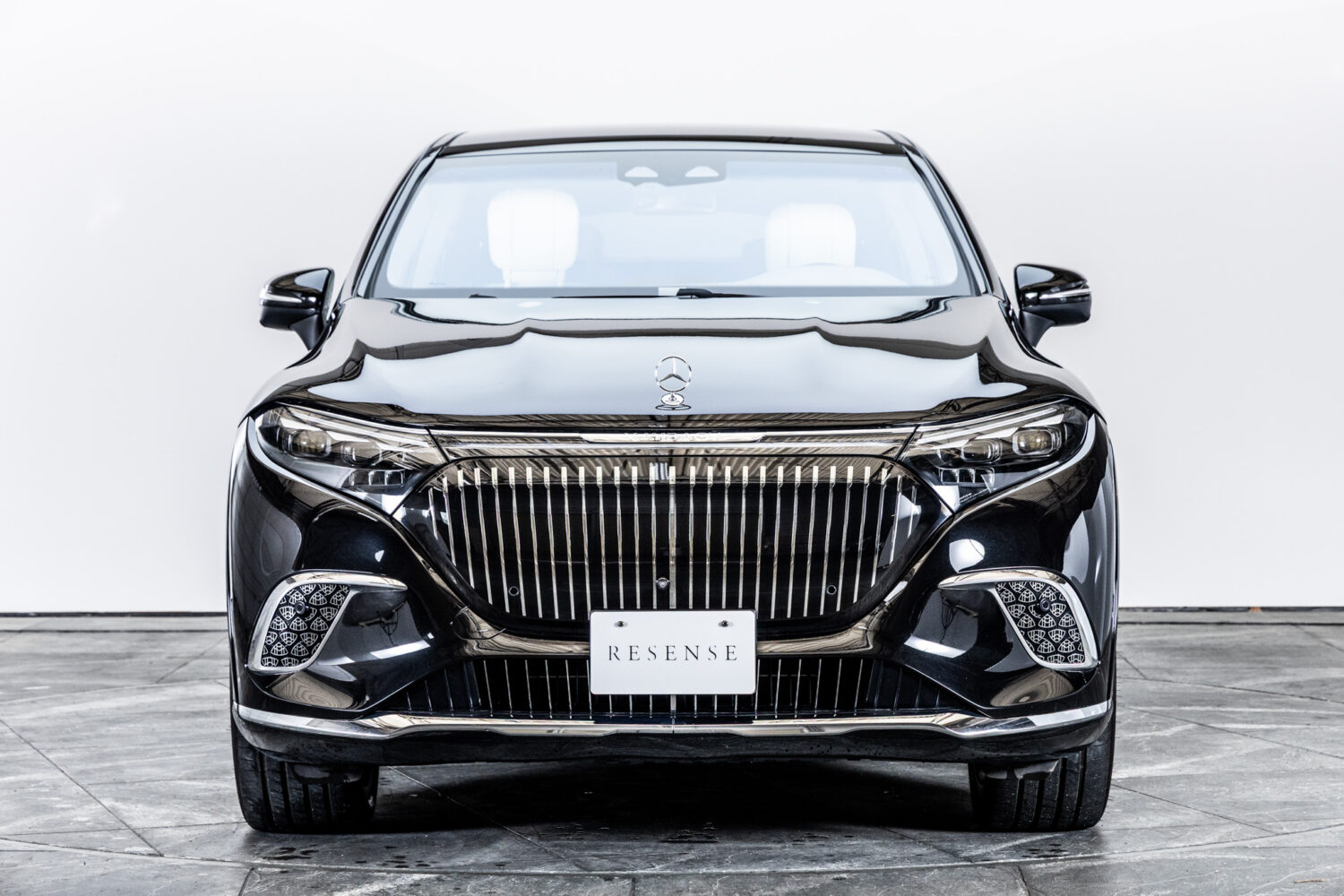 EQS SUV 680ファーストクラスPKG 4WD 左H