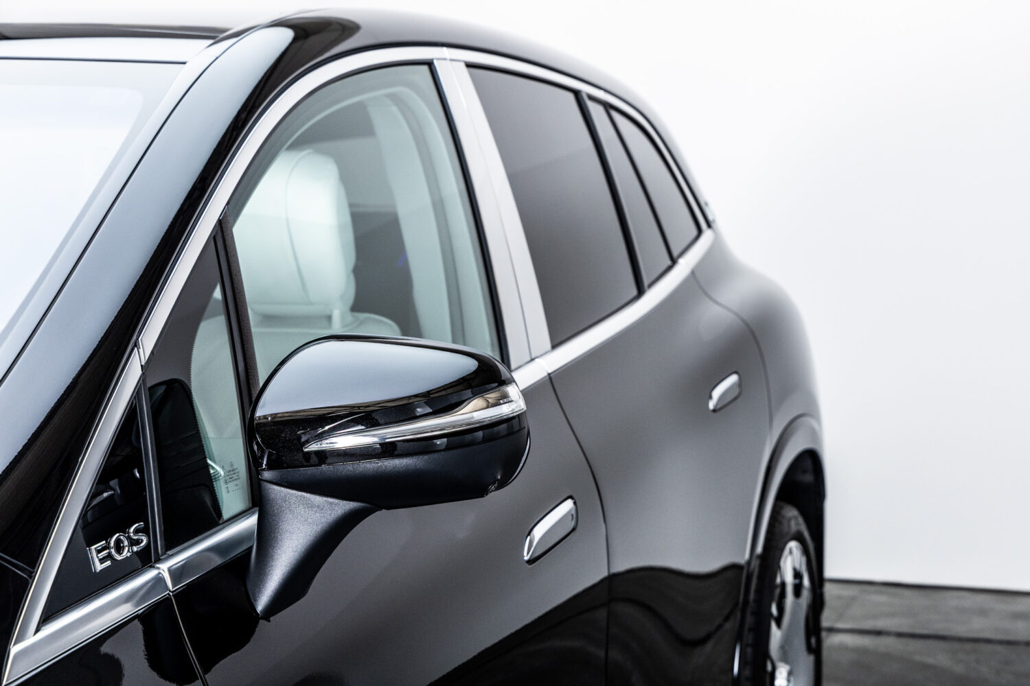 EQS SUV 680ファーストクラスPKG 4WD 左H