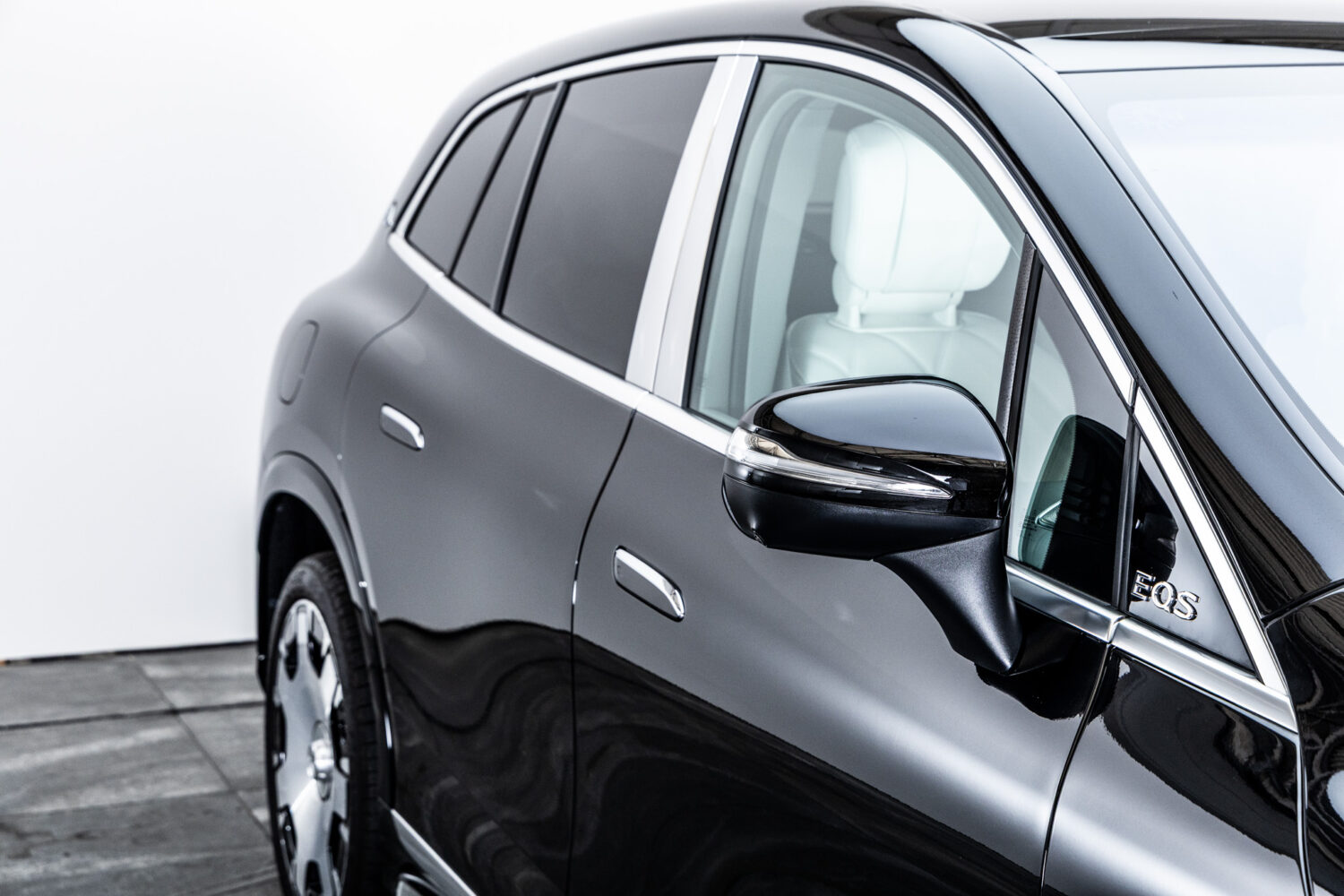 EQS SUV 680ファーストクラスPKG 4WD 左H