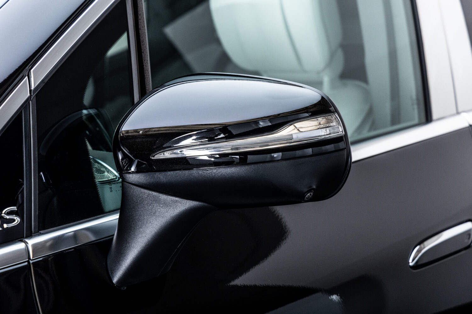 EQS SUV 680ファーストクラスPKG 4WD 左H