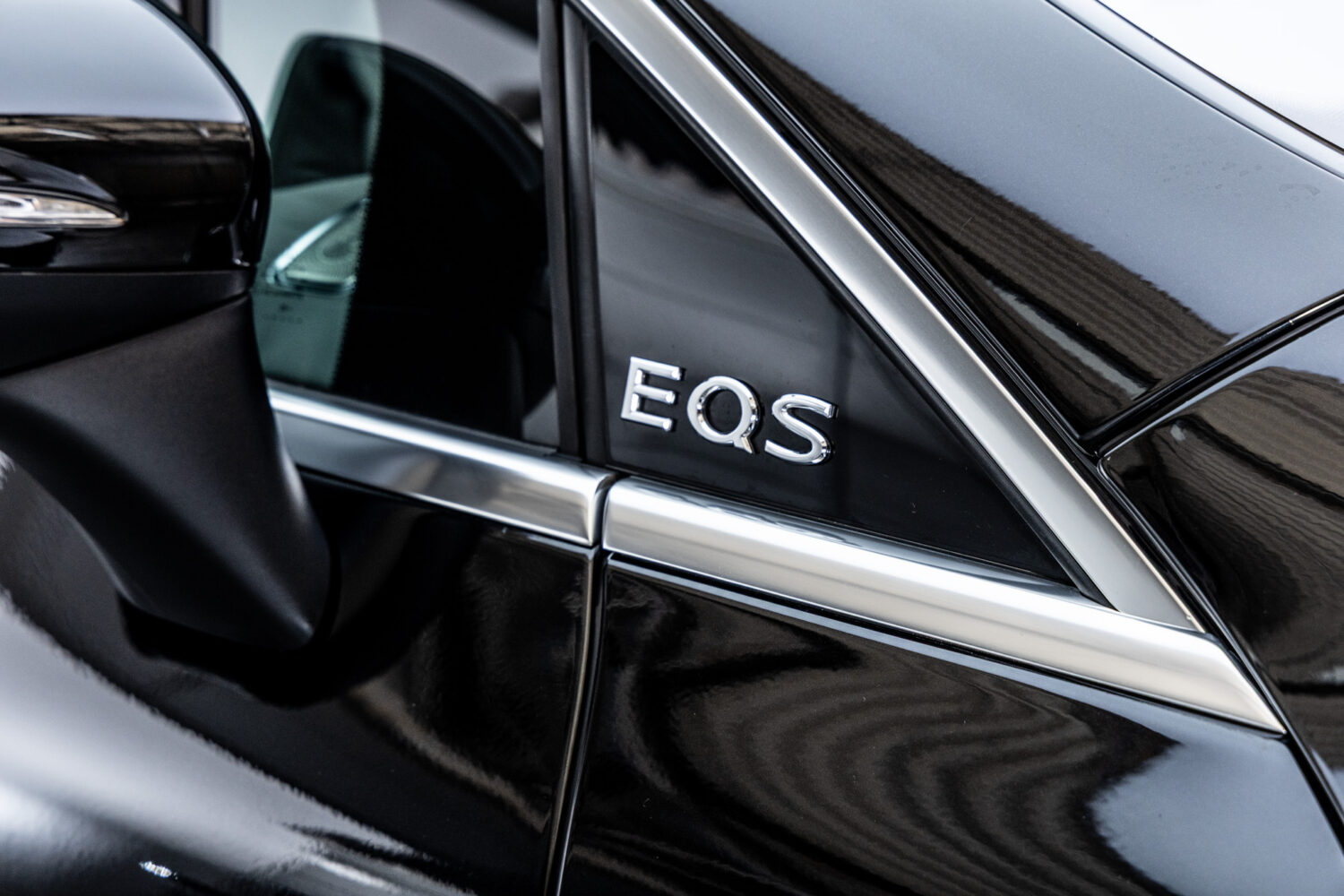EQS SUV 680ファーストクラスPKG 4WD 左H