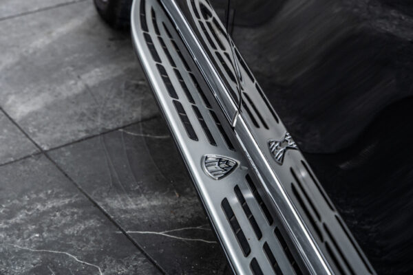 EQS SUV 680ファーストクラスPKG 4WD 左H