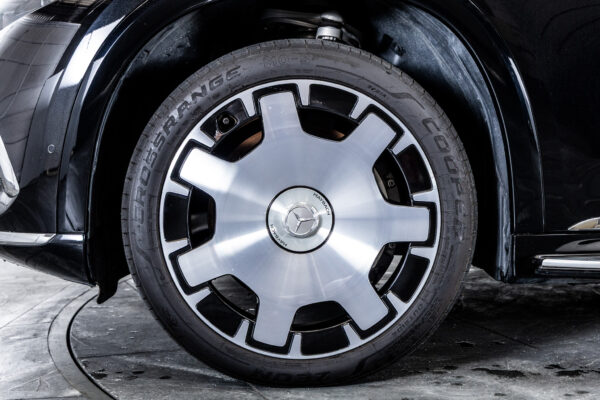 EQS SUV 680ファーストクラスPKG 4WD 左H