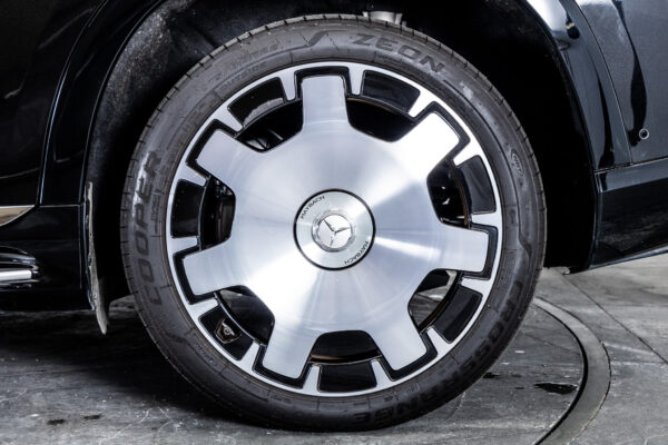 EQS SUV 680ファーストクラスPKG 4WD 左H