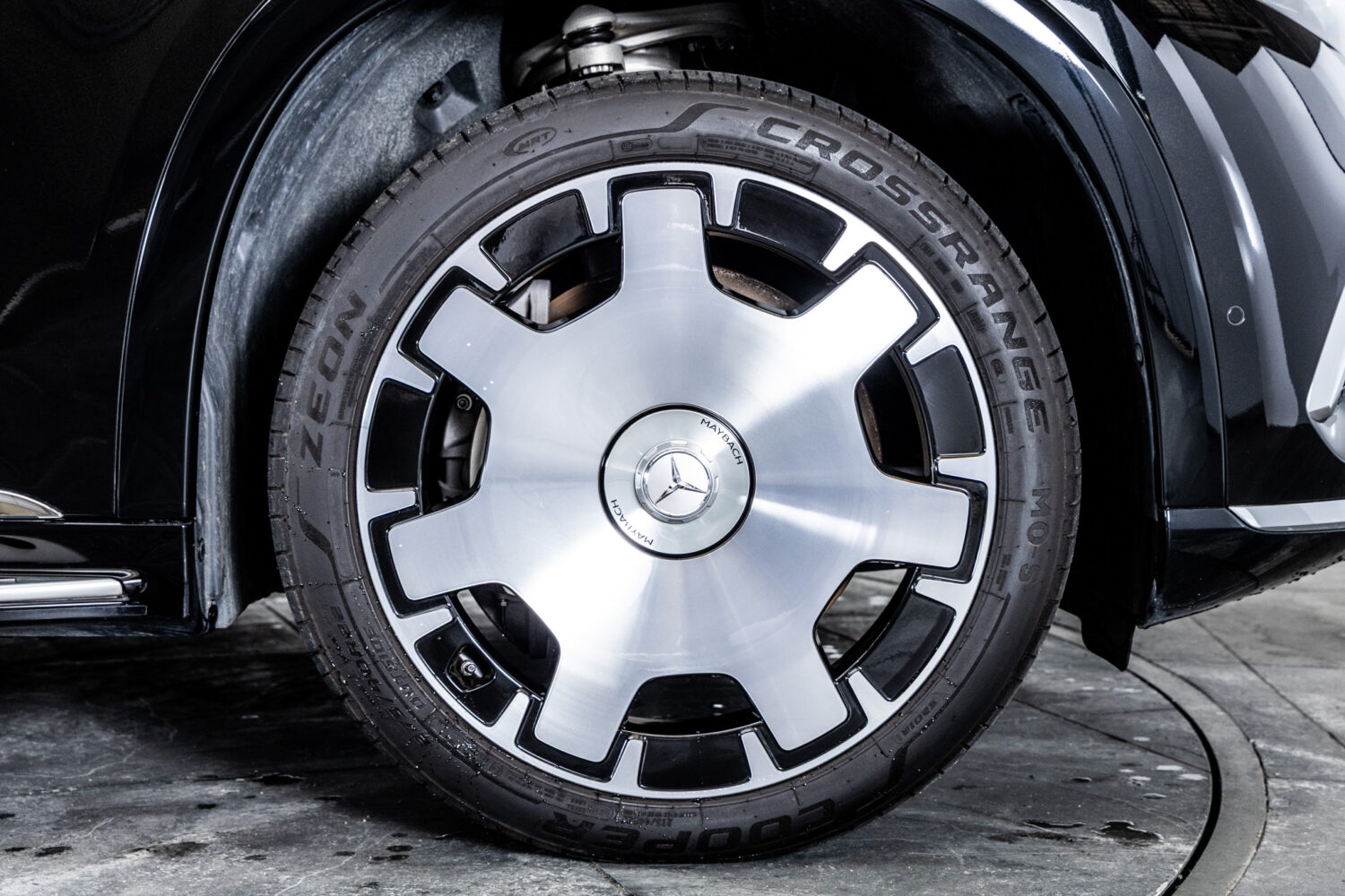 EQS SUV 680ファーストクラスPKG 4WD 左H