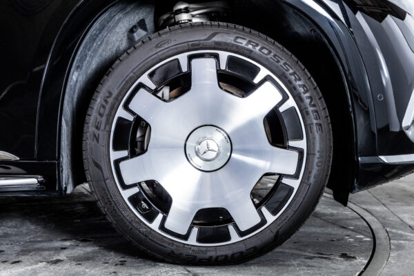 EQS SUV 680ファーストクラスPKG 4WD 左H