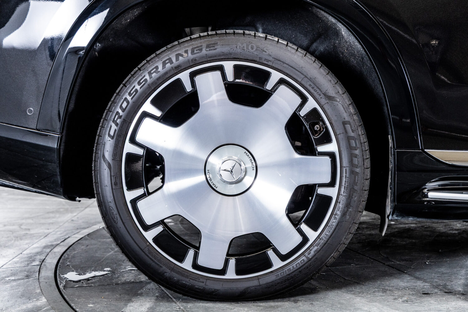 EQS SUV 680ファーストクラスPKG 4WD 左H