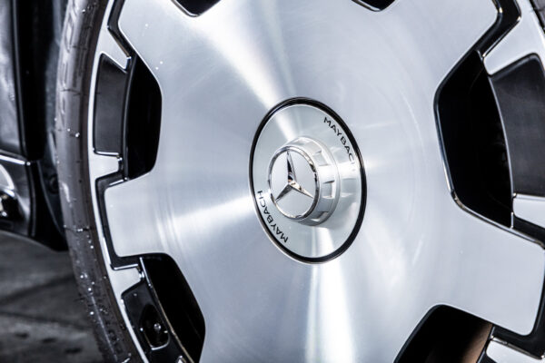 EQS SUV 680ファーストクラスPKG 4WD 左H