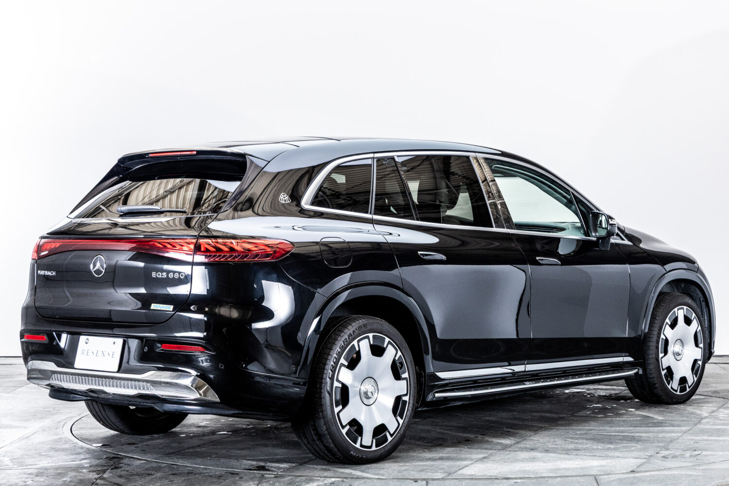 EQS SUV 680ファーストクラスPKG 4WD 左H