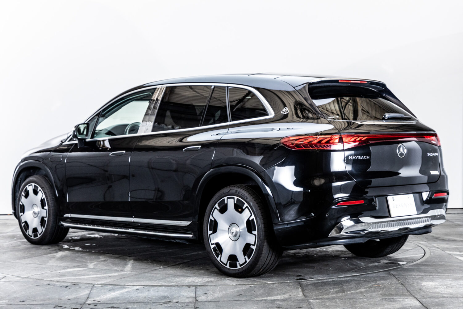 EQS SUV 680ファーストクラスPKG 4WD 左H