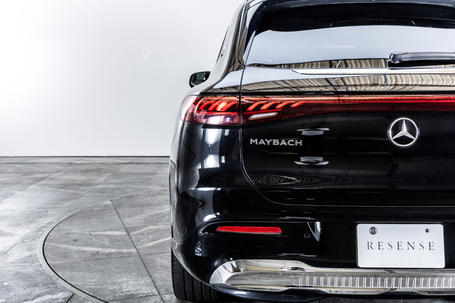 EQS SUV 680ファーストクラスPKG 4WD 左H