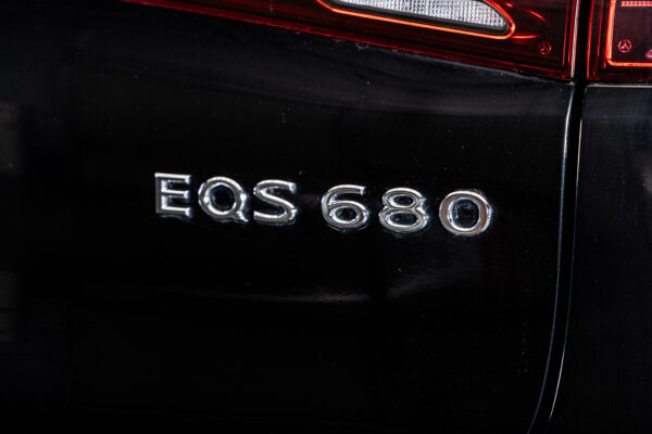 EQS SUV 680ファーストクラスPKG 4WD 左H