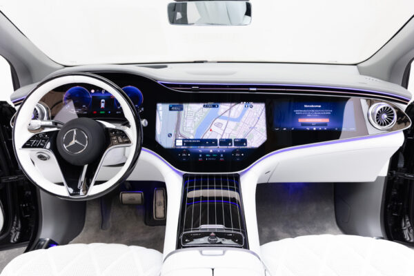EQS SUV 680ファーストクラスPKG 4WD 左H
