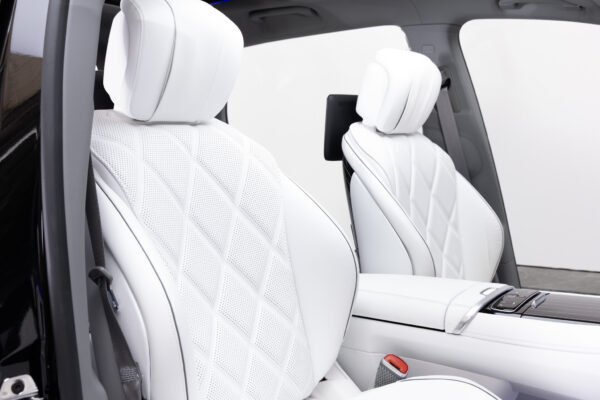 EQS SUV 680ファーストクラスPKG 4WD 左H