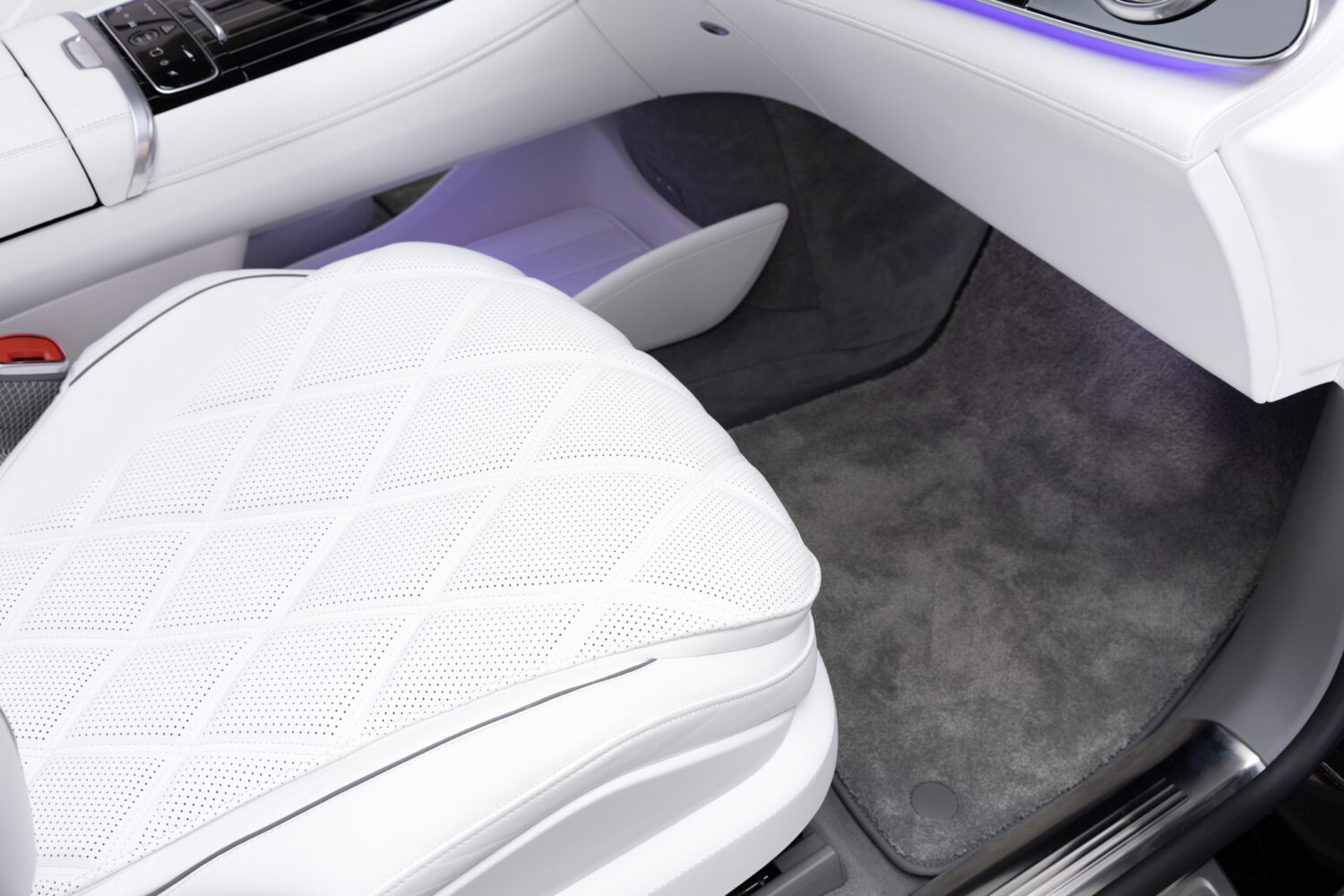 EQS SUV 680ファーストクラスPKG 4WD 左H