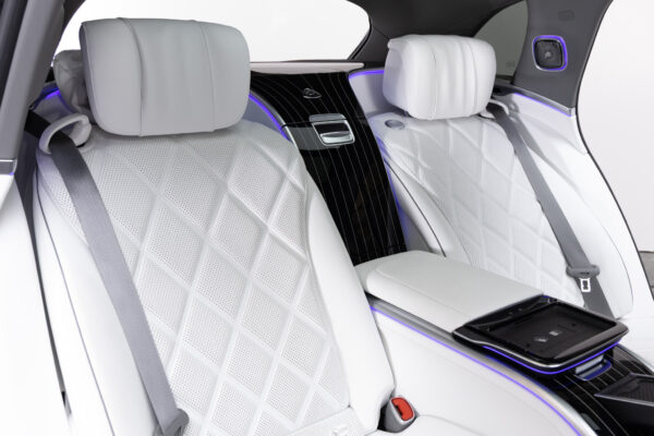 EQS SUV 680ファーストクラスPKG 4WD 左H