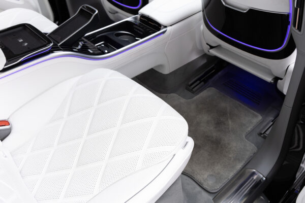 EQS SUV 680ファーストクラスPKG 4WD 左H