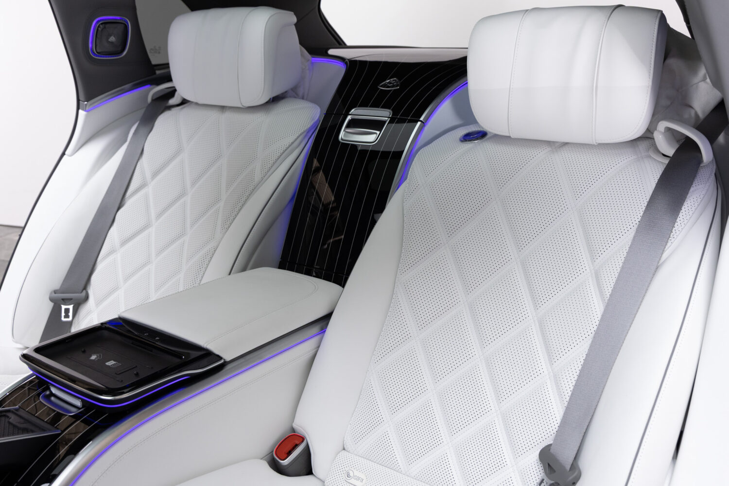 EQS SUV 680ファーストクラスPKG 4WD 左H
