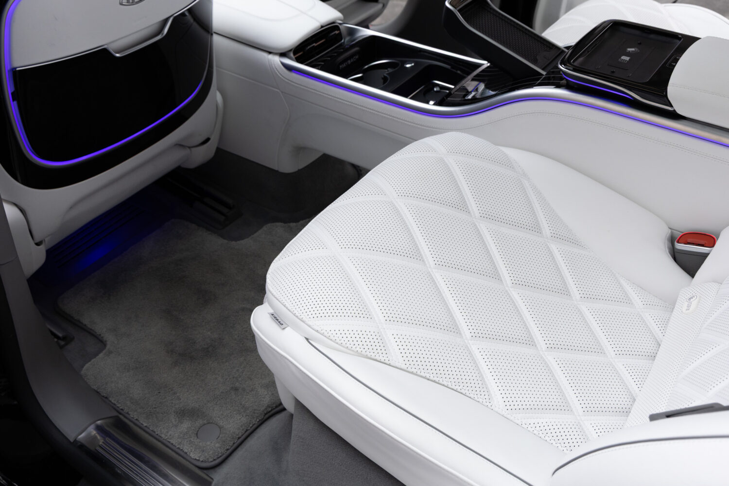 EQS SUV 680ファーストクラスPKG 4WD 左H