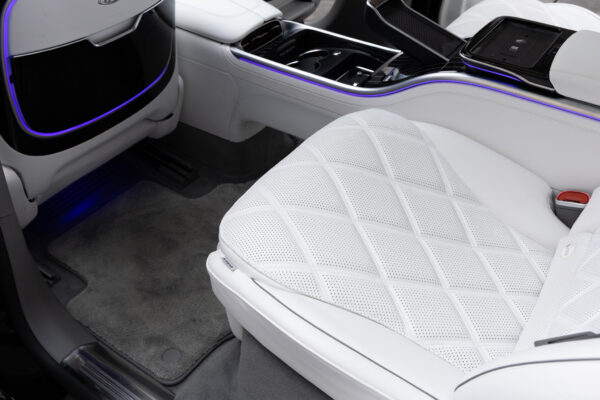 EQS SUV 680ファーストクラスPKG 4WD 左H