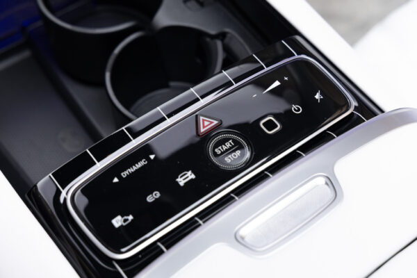 EQS SUV 680ファーストクラスPKG 4WD 左H