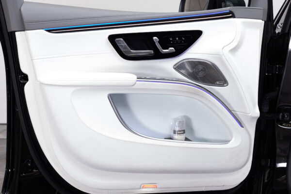 EQS SUV 680ファーストクラスPKG 4WD 左H