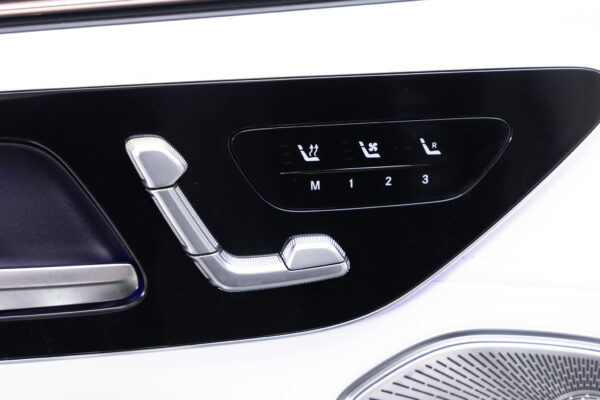 EQS SUV 680ファーストクラスPKG 4WD 左H