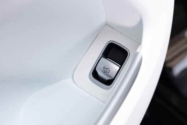 EQS SUV 680ファーストクラスPKG 4WD 左H