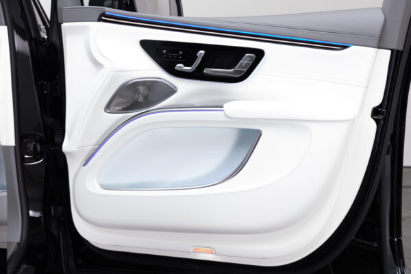 EQS SUV 680ファーストクラスPKG 4WD 左H