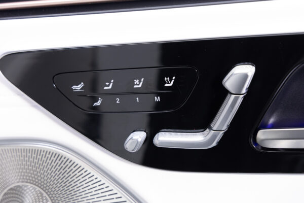 EQS SUV 680ファーストクラスPKG 4WD 左H