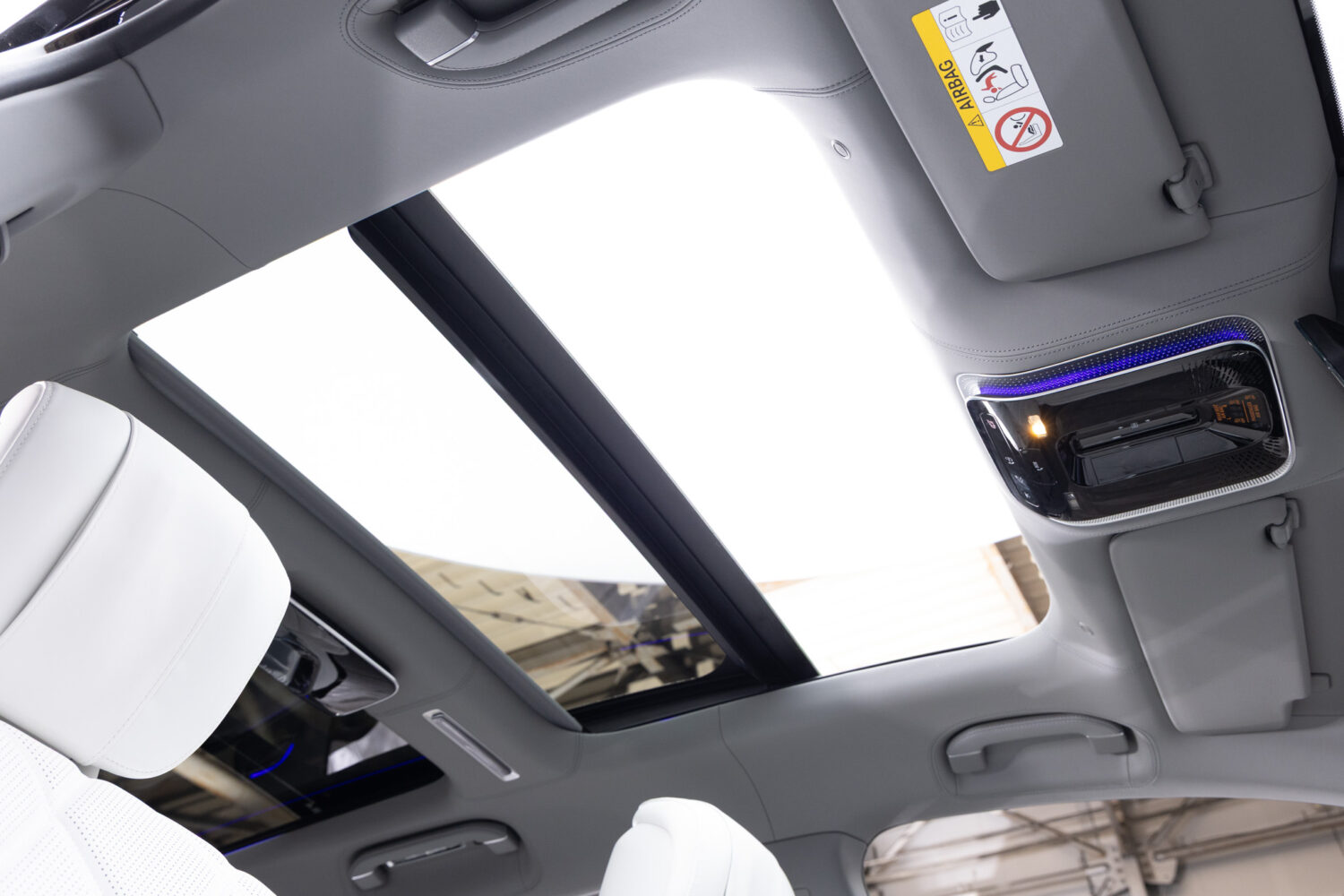 EQS SUV 680ファーストクラスPKG 4WD 左H
