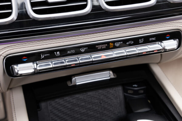 マイバッハGLS600 4マチック(ISG搭載)4WD