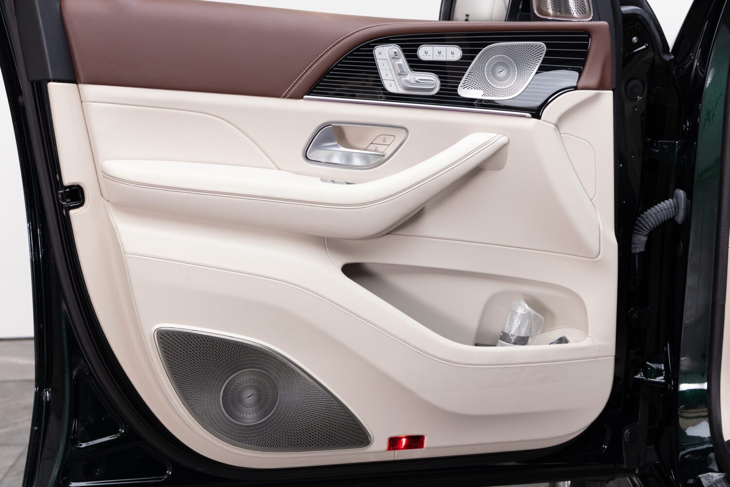 マイバッハGLS600 4マチック（ISG搭載）4WD