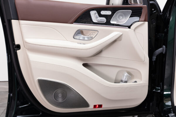 マイバッハGLS600 4マチック(ISG搭載)4WD