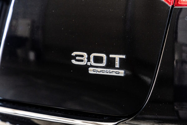 A6アバント3.0TFSI クワトロ 4WD