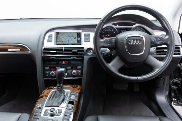 A6アバント3.0TFSI クワトロ 4WD
