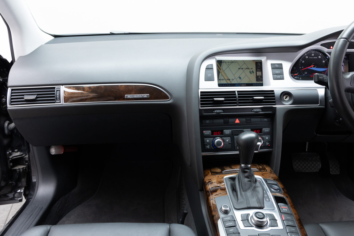 A6アバント3.0TFSI クワトロ 4WD