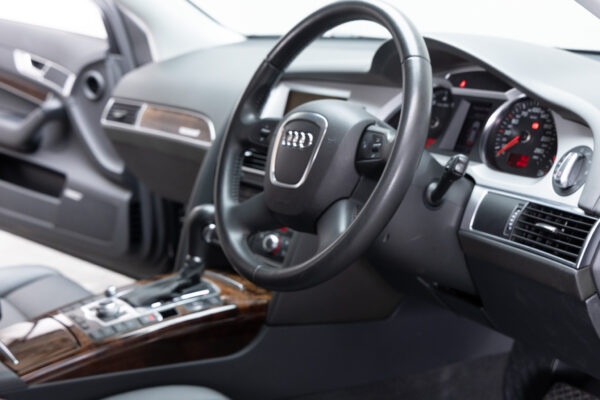 A6アバント3.0TFSI クワトロ 4WD