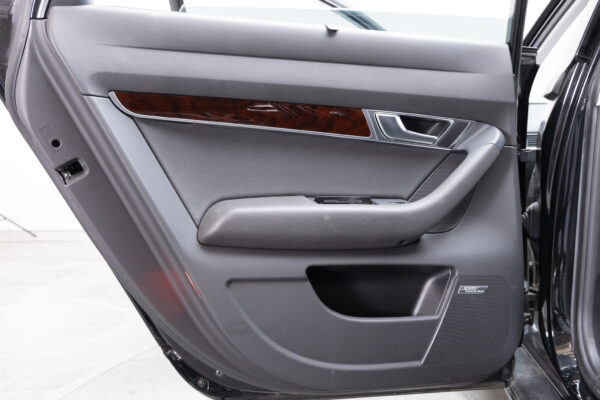 A6アバント3.0TFSI クワトロ 4WD