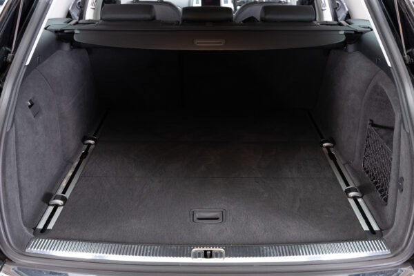 A6アバント3.0TFSI クワトロ 4WD