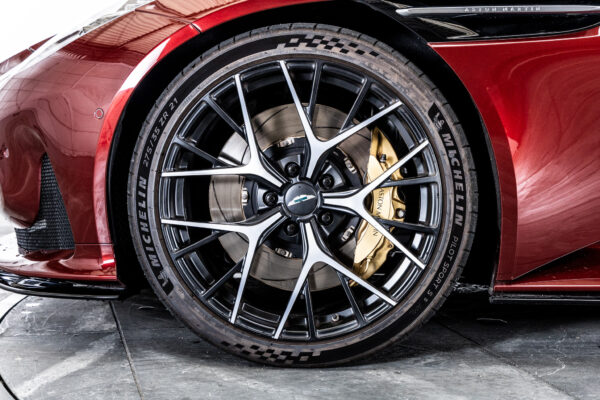 DB12ヴォランテ 4.0 V8
