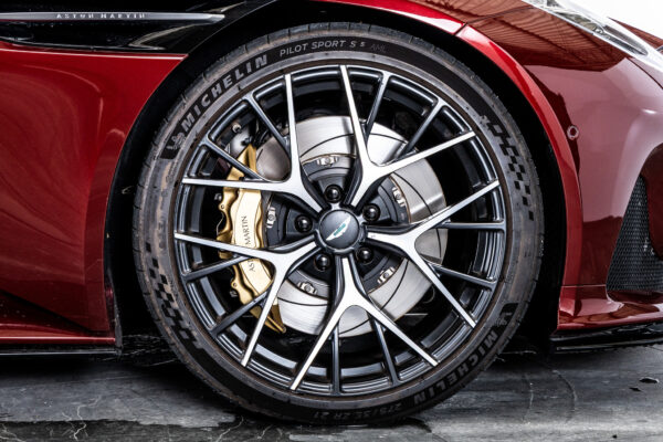 DB12ヴォランテ 4.0 V8