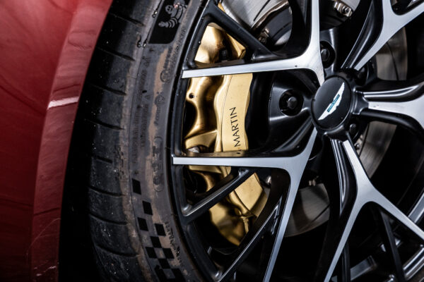 DB12ヴォランテ 4.0 V8
