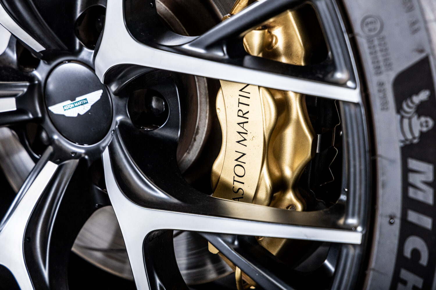 DB12ヴォランテ 4.0 V8
