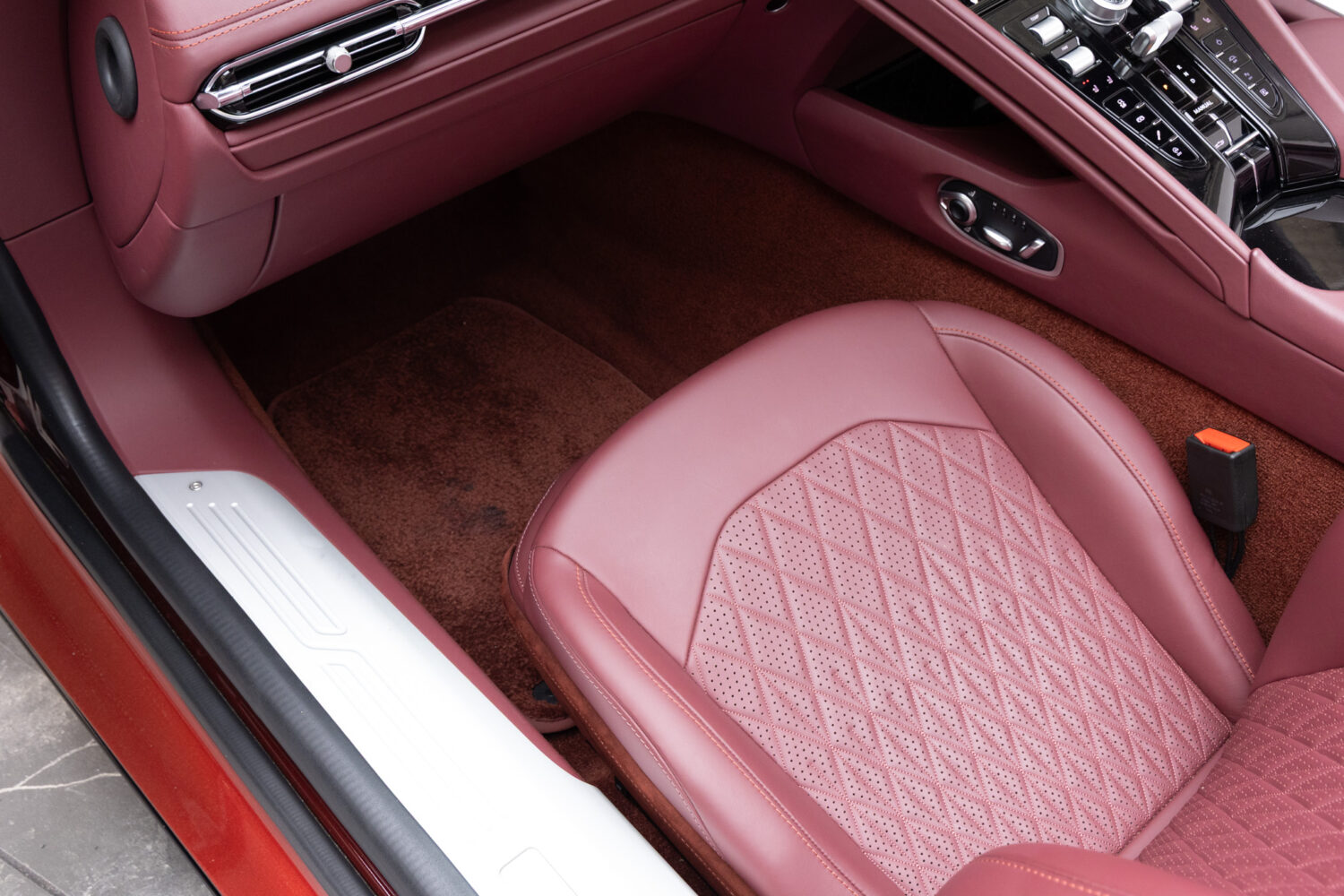 DB12ヴォランテ 4.0 V8