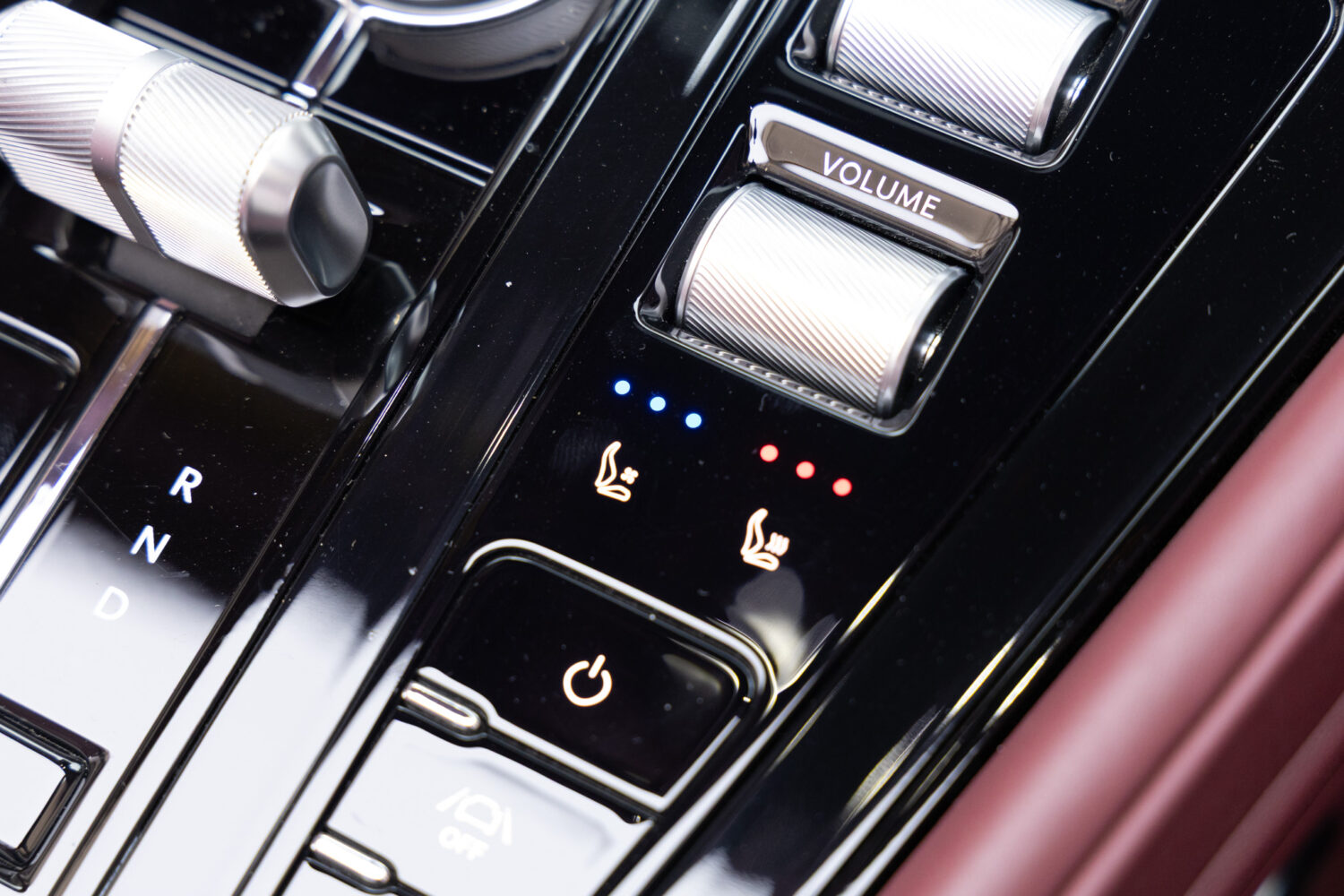 DB12ヴォランテ 4.0 V8