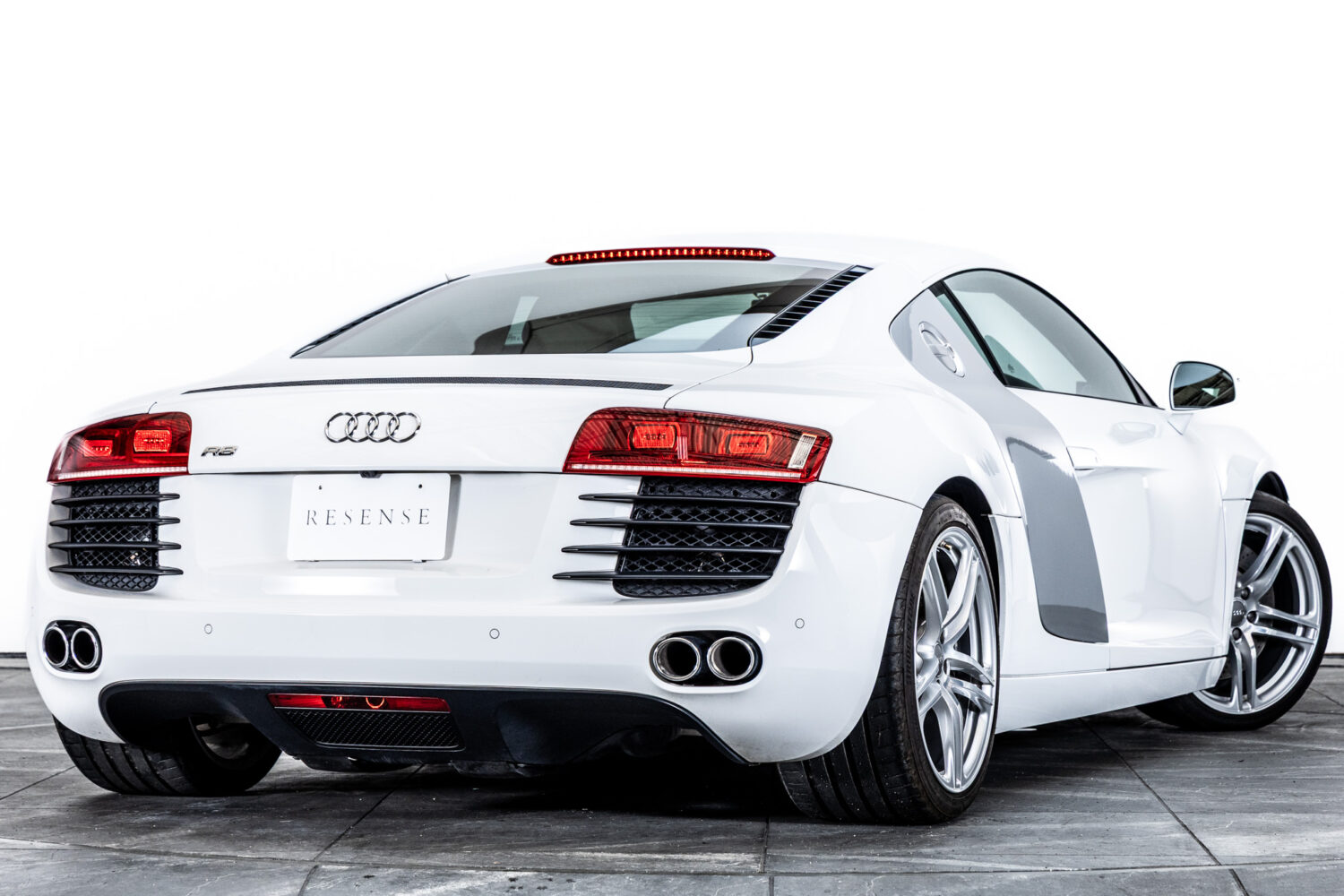 R8 4.2FSIクワトロ 4WD