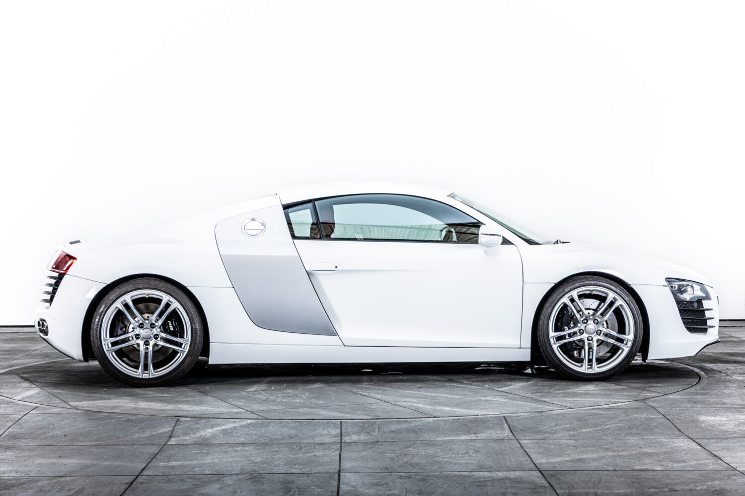 R8 4.2FSIクワトロ 4WD