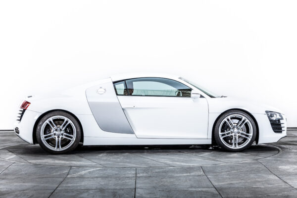 R8 4.2FSIクワトロ 4WD